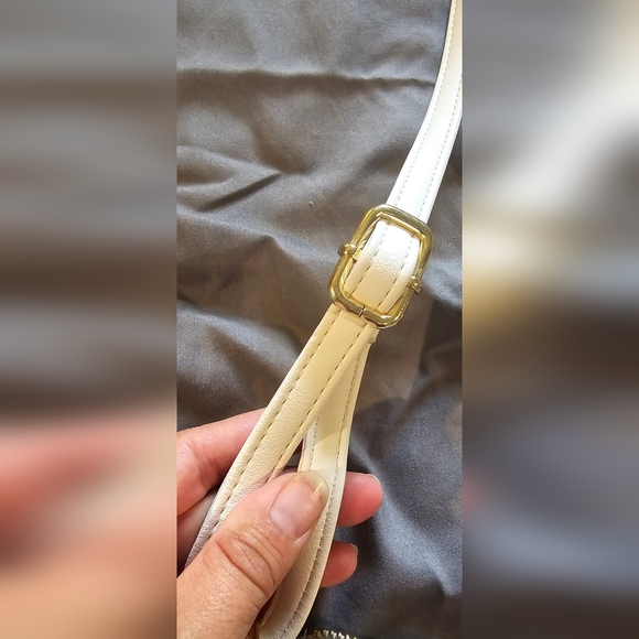 Juicy Couture Crossbody - Picture 2 of 10